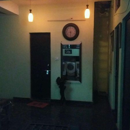 Metro House New Delhi Bagian luar foto