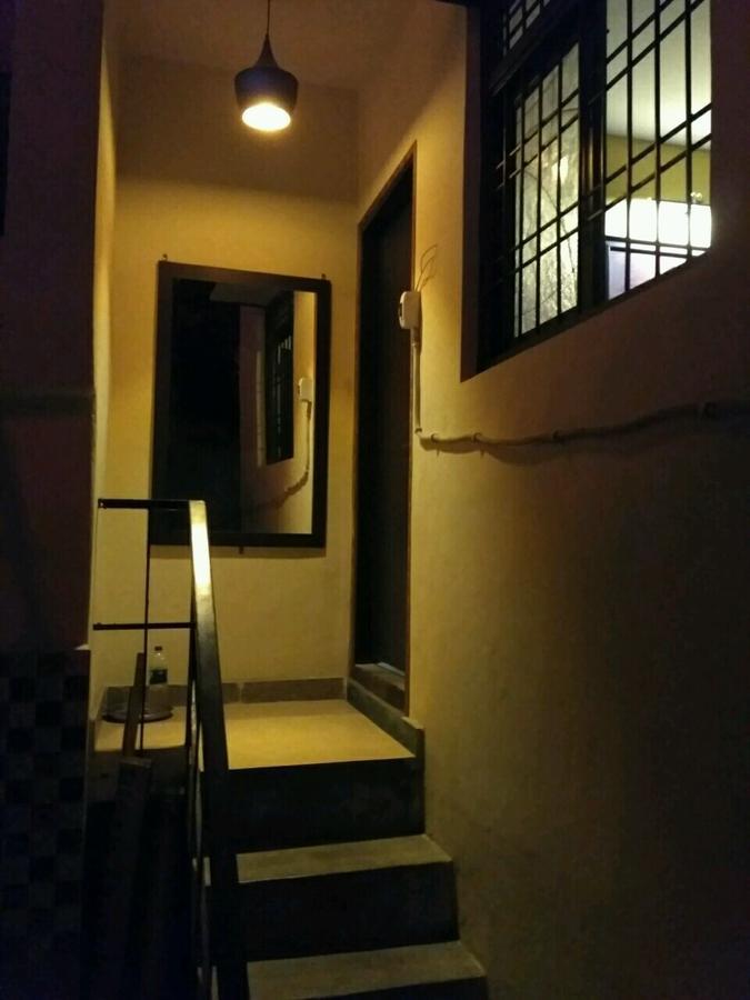 Metro House New Delhi Bagian luar foto