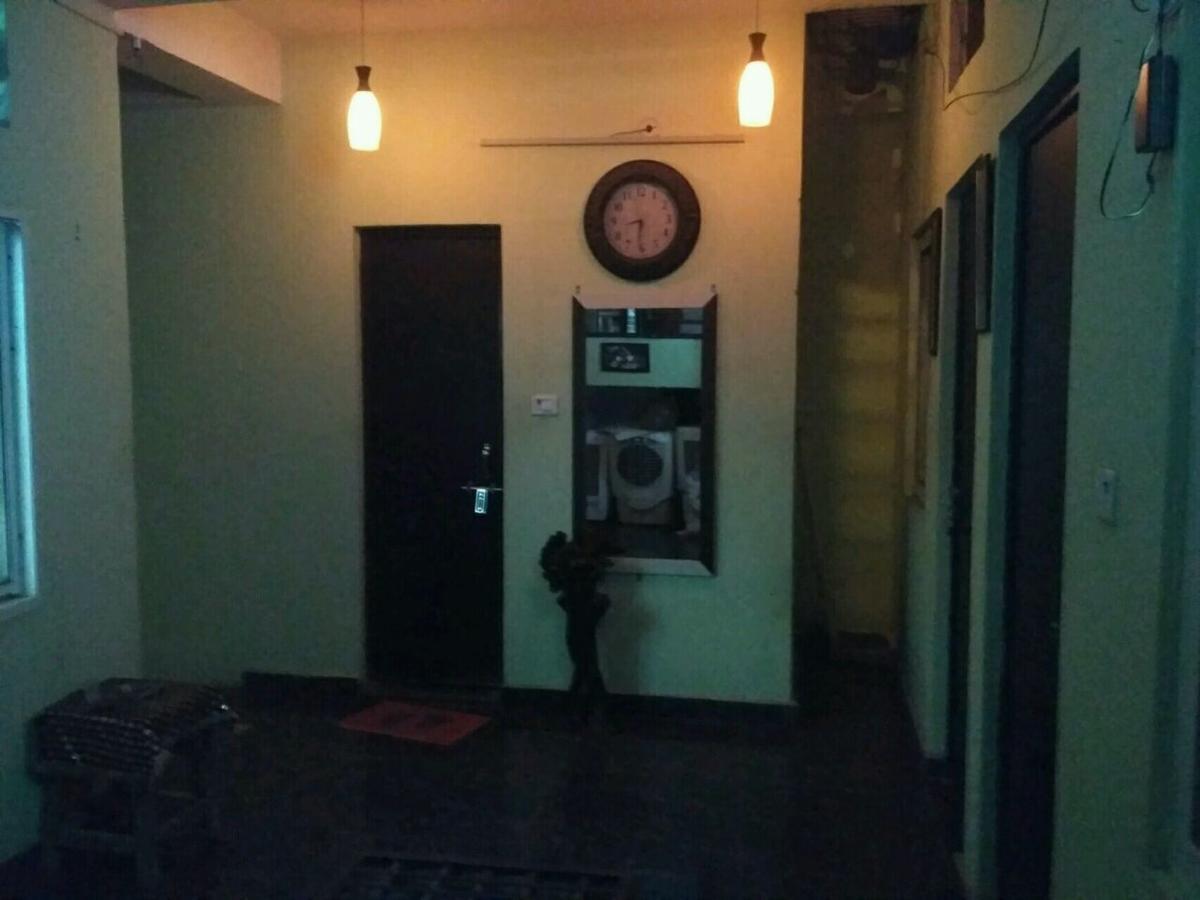 Metro House New Delhi Bagian luar foto
