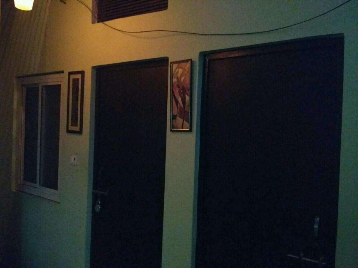 Metro House New Delhi Bagian luar foto